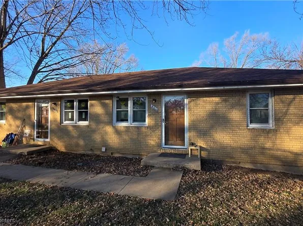 300-302 Hazel St, Buckner, MO 64016
