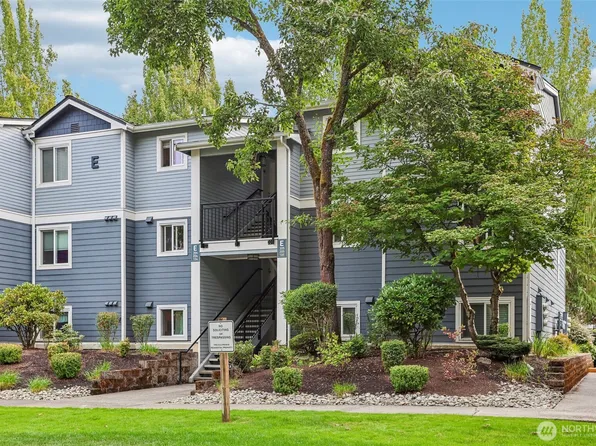 250 NW Dogwood Street #E104, Issaquah, WA 98027