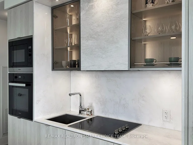 11 Yorkville Ave #5002 — Photo 12