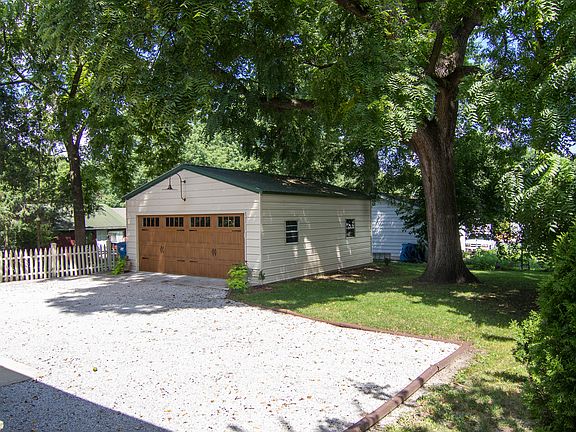 3rd image of 303 Douglas Ave
