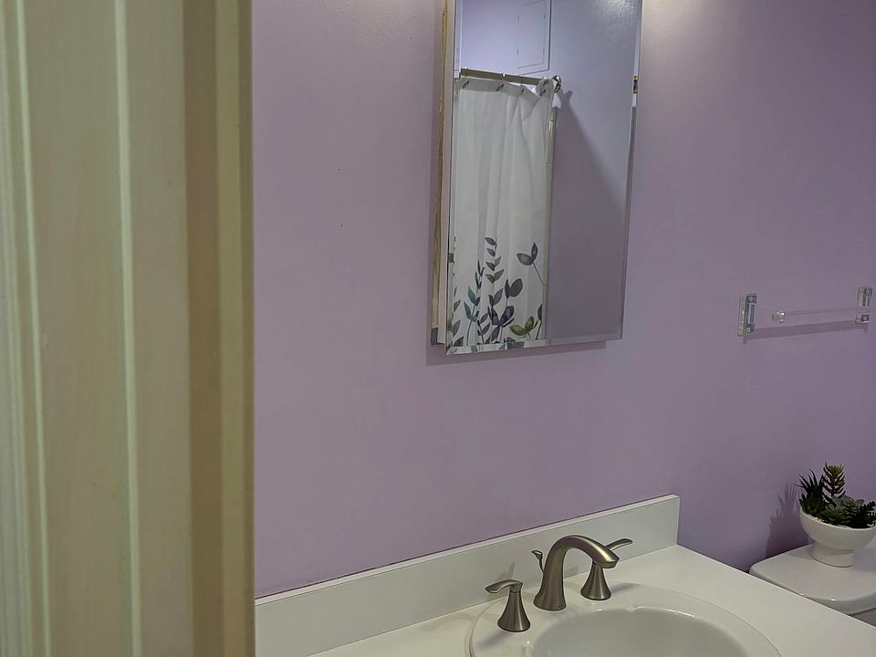 NOW WHITE, BA # 1 EN SUITE