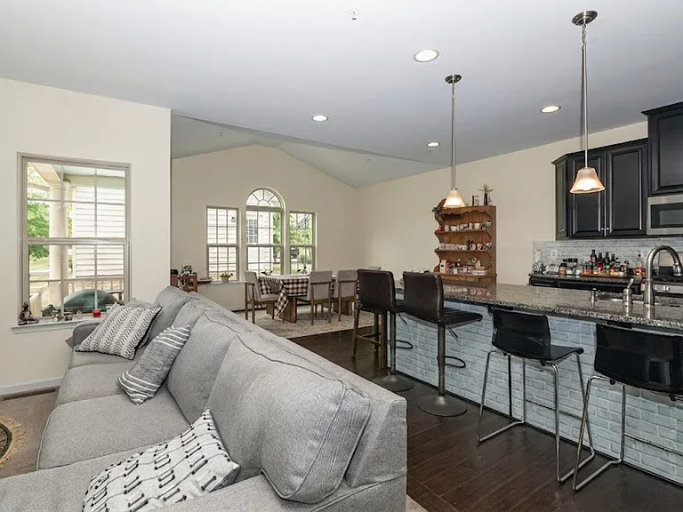 1415 Village Green Way — Photo 9