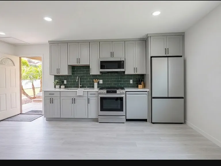 820 Jacaranda Pl #ADU — Photo 1