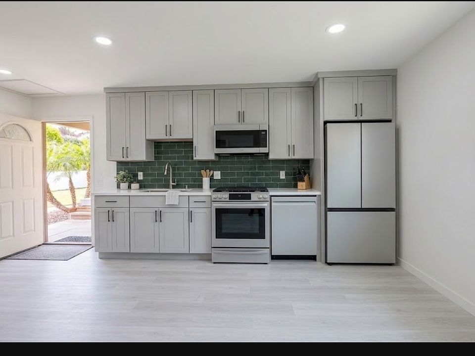 1st image of 820 Jacaranda Pl #Adu