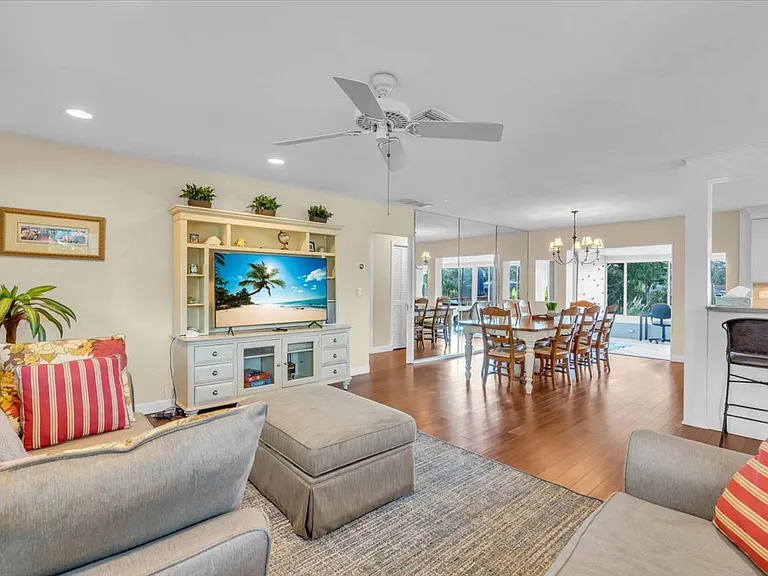 2732 Valencia Dr — Photo 40