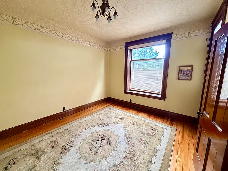 307 S 4th St — Photo 15