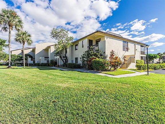 3rd image of 8566 Casa Del Lago #H