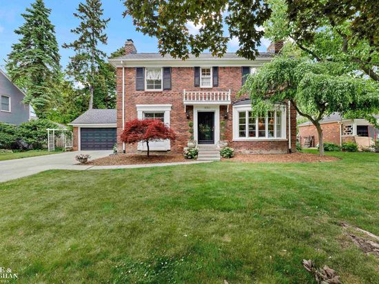 1150 S Oxford Rd, Grosse Pointe Woods, MI 48236