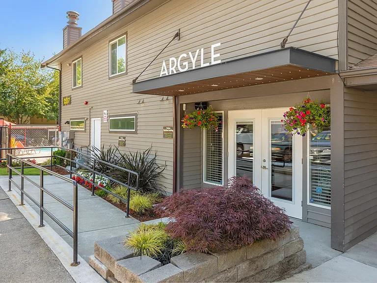 Argyle — Photo 7