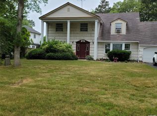 22 Mount Rainier Ave, Farmingville, NY 11738