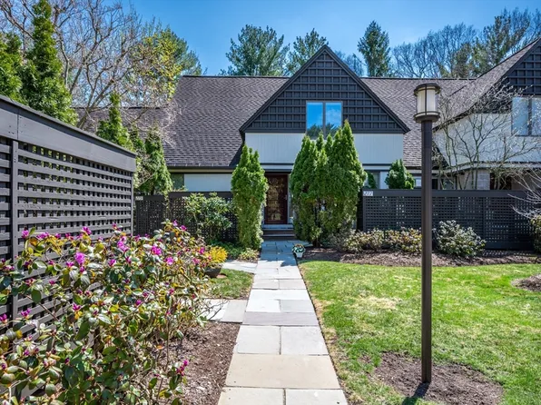 277 Nahanton St Unit 277, Newton Center, MA 02459