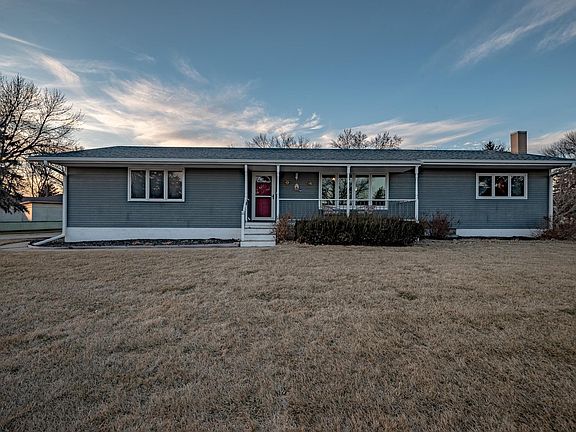 2nd image of 2011 Roundtable Rd