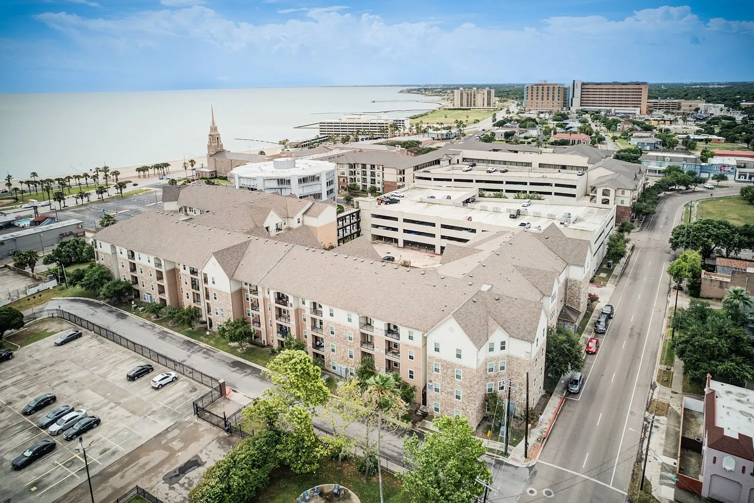 Bay Vista Apartments — Photo 1