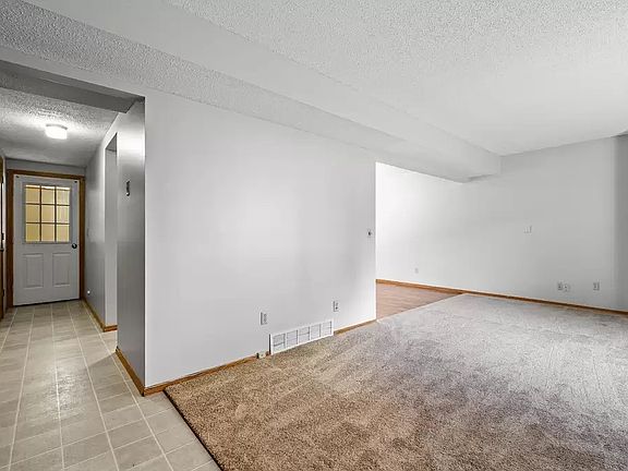 3rd image of 903 Poplar St