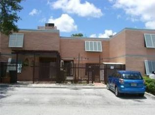 11131 N Lakeview Dr, Pembroke Pines, FL 33026