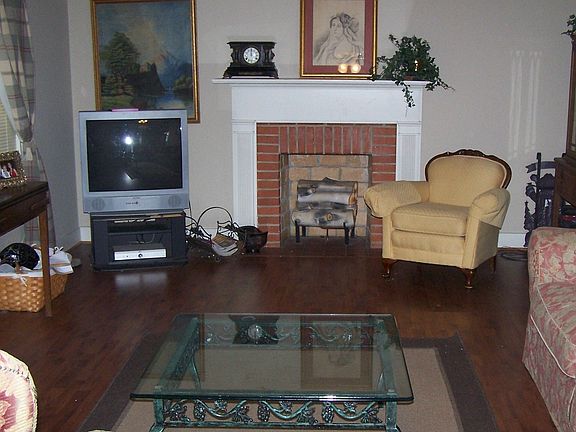2nd image of 1004 Dellwood Dr