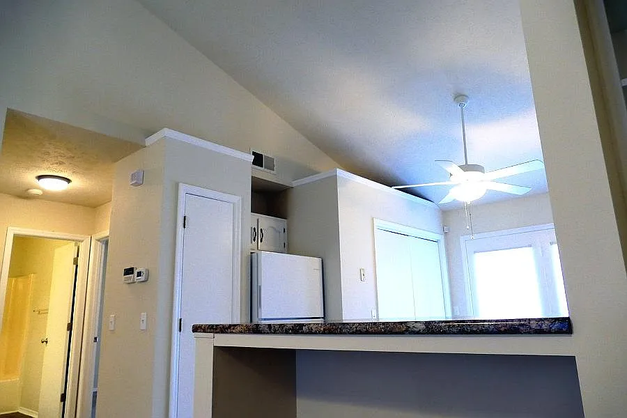 2 bed, 900 sqft, $1,200 — Photo 3