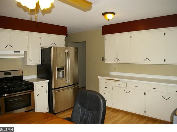 2nd image of 119 Macarthur St E