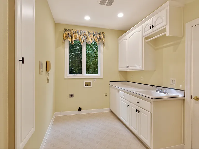 1645 SE Oak Shore Ln #1 — Photo 25