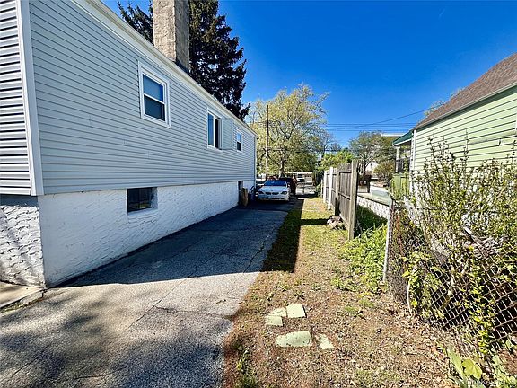 4th image of 2130 Hermany Avenue