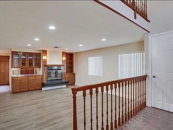 5th image of 620 W Wilson Ave