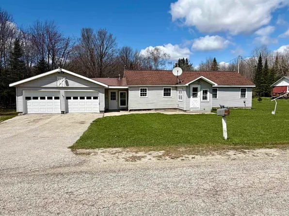 1694 W Quarry Rd, Gulliver, MI 49840