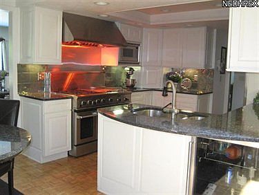 4th image of 3030 Oakwood Ln