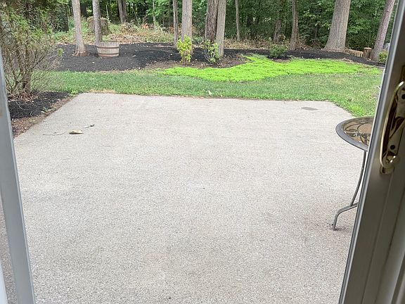 2nd image of 44 Thimbleberry Rd