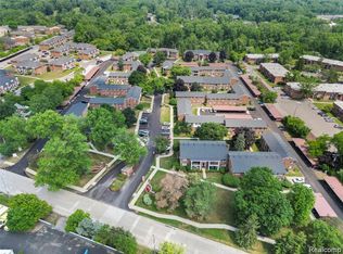 25307 Shiawassee Cir APT 202, Southfield, MI 48033