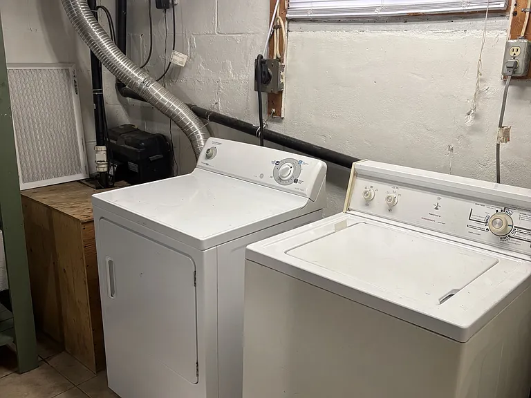 111 Lincoln Pl — Photo 13