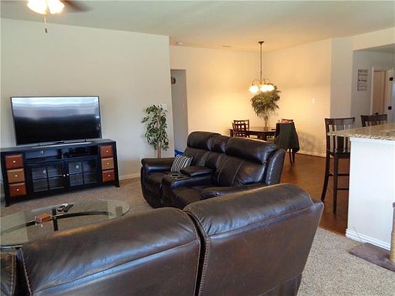 5th image of 938 Bens Dr