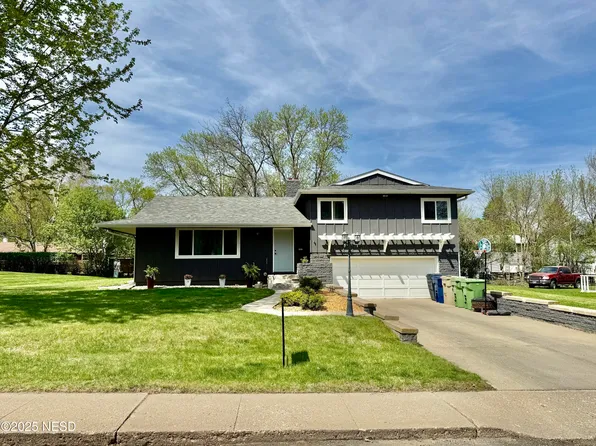 1027 2nd St NW, Watertown, SD 57201