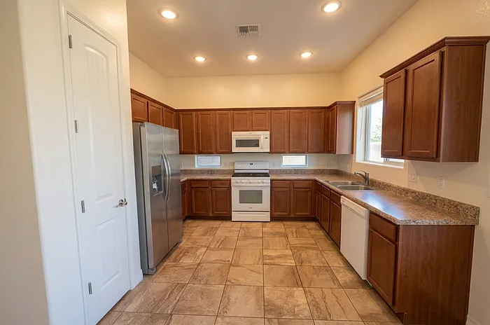 6070 E Greer Ln — Photo 7