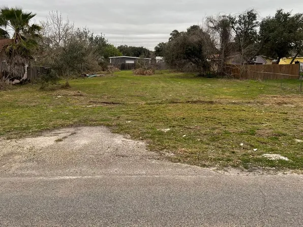 329 S 11th St, Aransas Pass, TX 78336