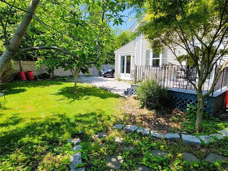 129 Connection St — Photo 23