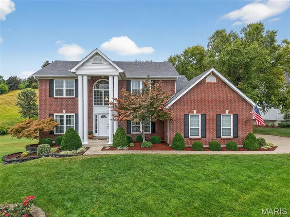 397 Clarendon Ln, Saint Charles, MO 63301