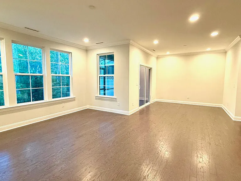 1037 Lakebrink Dr — Photo 7