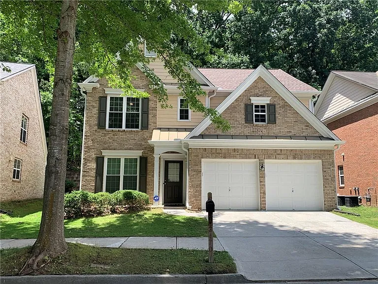 3470 Stoneham Dr — Photo 2