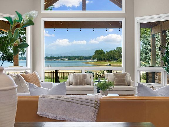 3rd image of 2521 Lake Dr
