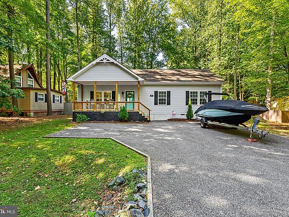 5th image of 28 White Horse Dr