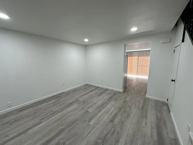 Santiam 1527 Triplex — Photo 6