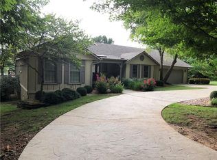 2764 N Miles View Rd, Fayetteville, AR 72701