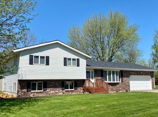 406 6th St NE, Renville, MN 56284