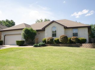 1307 W Timberview Rd, Nixa, MO 65714