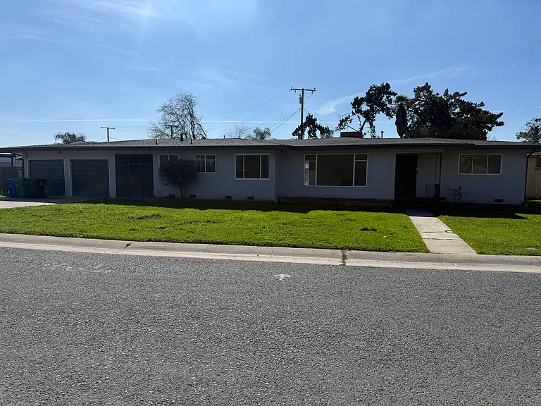 1271 Slaughter Ave — Photo 1
