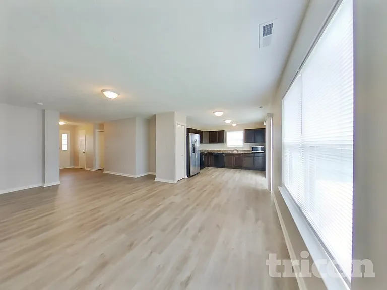 949 Knox Dr — Photo 2