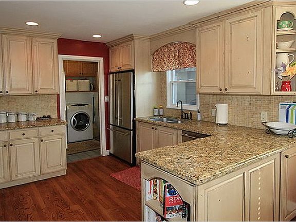 4th image of 4267 S Vallejo Dr