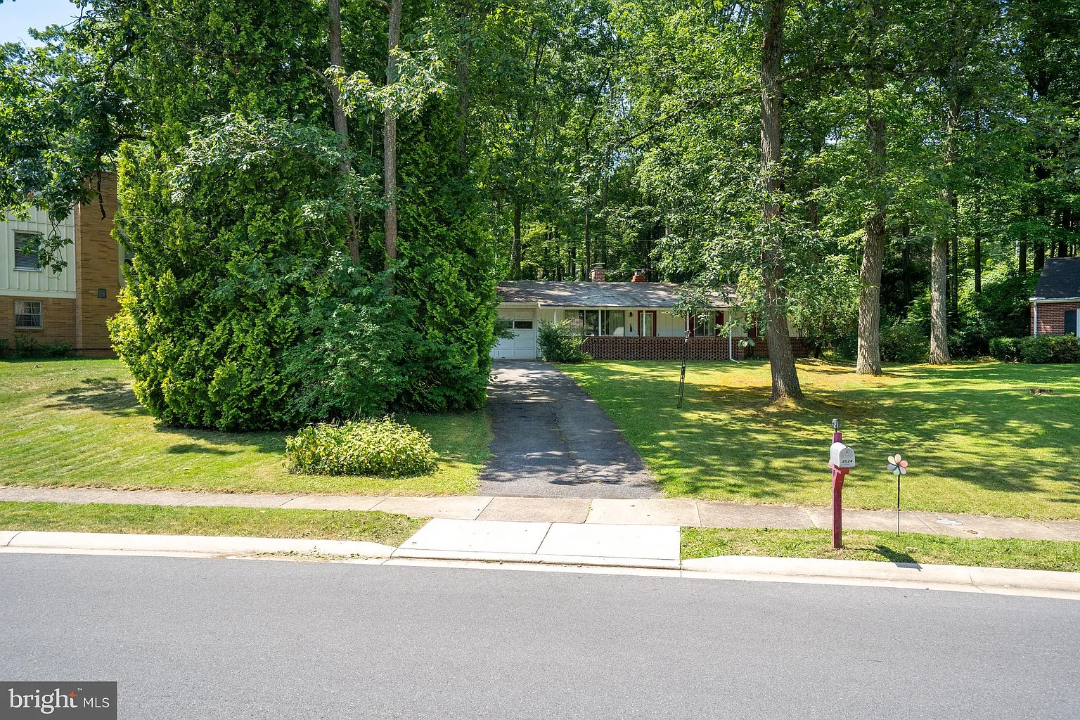 2024 Highland Dr photo 1