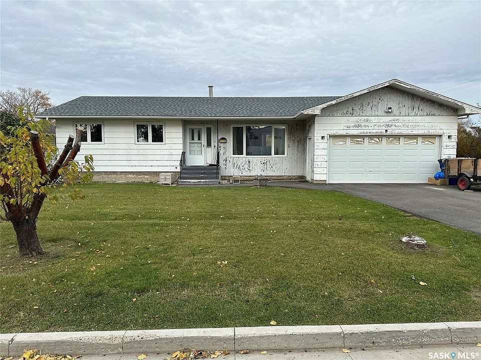 1st image of 110 Railway Avenue