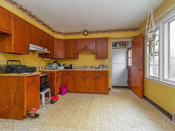 5th image of 828 Campbell Ave